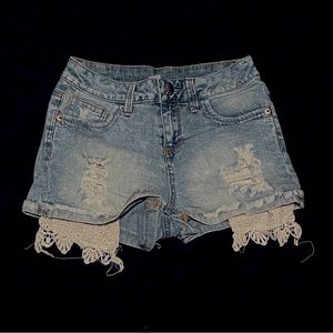 no boundaries distressed shorts 🖤